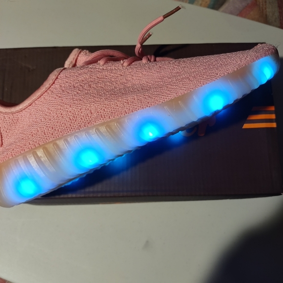 ✨🩷🩷PINK LIGHT-UP SNEAKERS-NEW - Picture 13 of 13